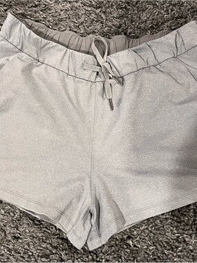 Lululemon On The Fly Shorts 2.5” Inseam Size 12 Gray